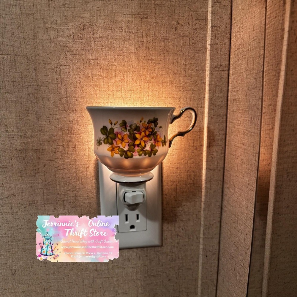Vintage Clover & Orange Floral Teacup Night Light – Plug-In